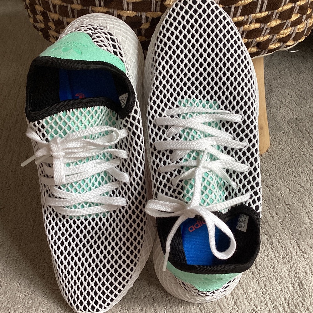 Size 9 New Adidas Deerupt CQ2626